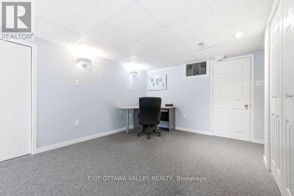 31 Claremount Road, Deep River, ON