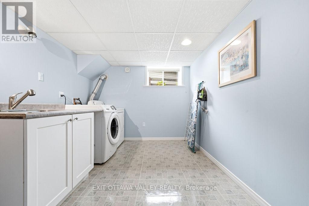 31 Claremount Road, Deep River, ON