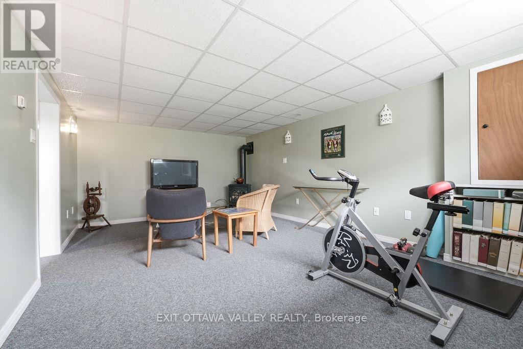 31 Claremount Road, Deep River, ON