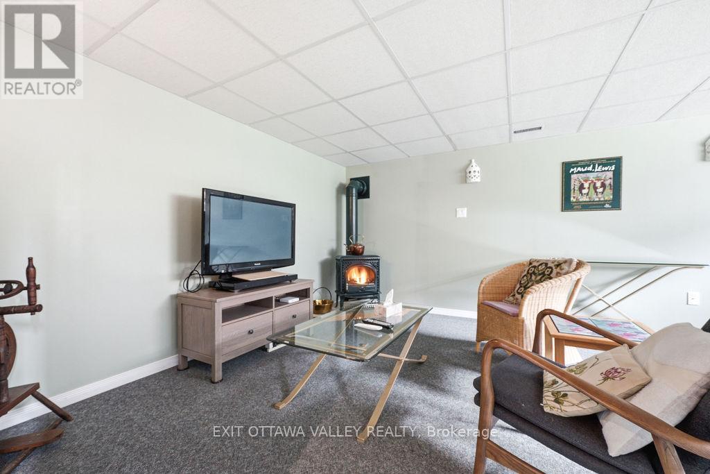 31 Claremount Road, Deep River, ON