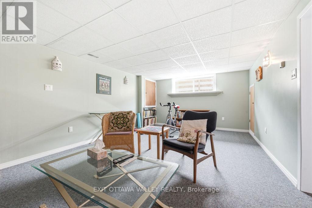 31 Claremount Road, Deep River, ON