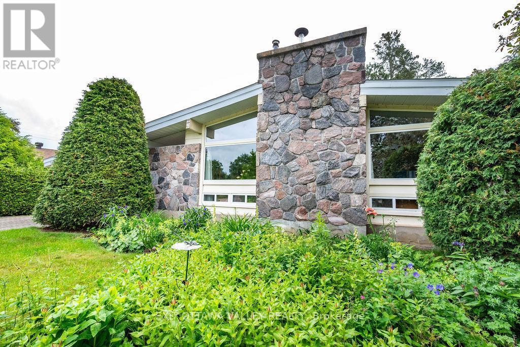 31 Claremount Road, Deep River, ON