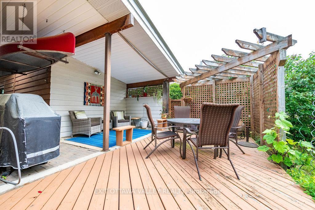 31 Claremount Road, Deep River, ON