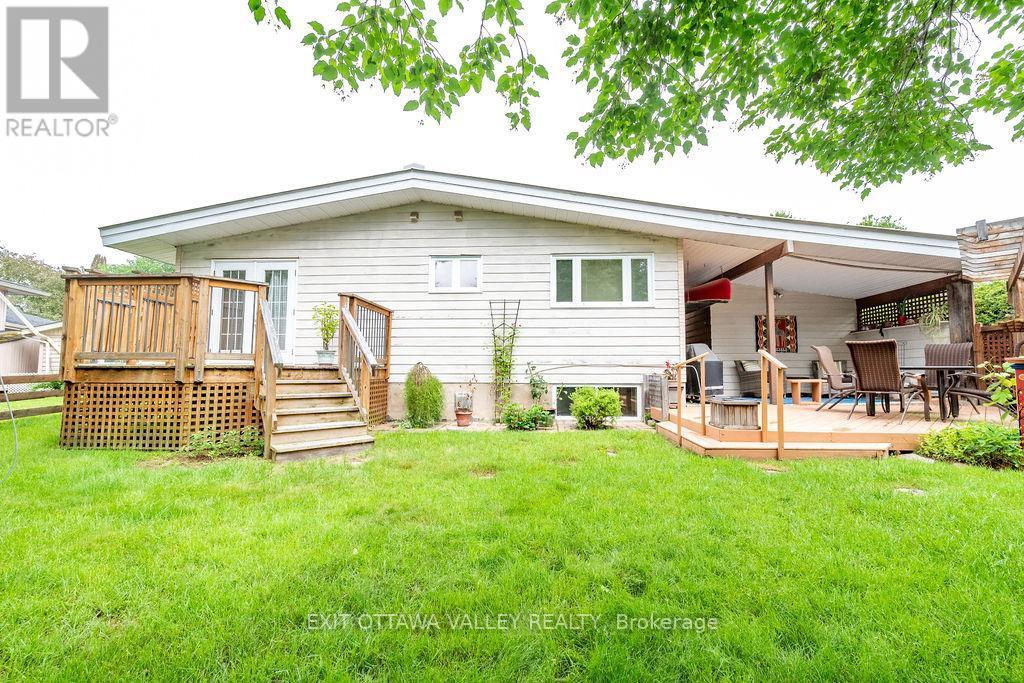 31 Claremount Road, Deep River, ON