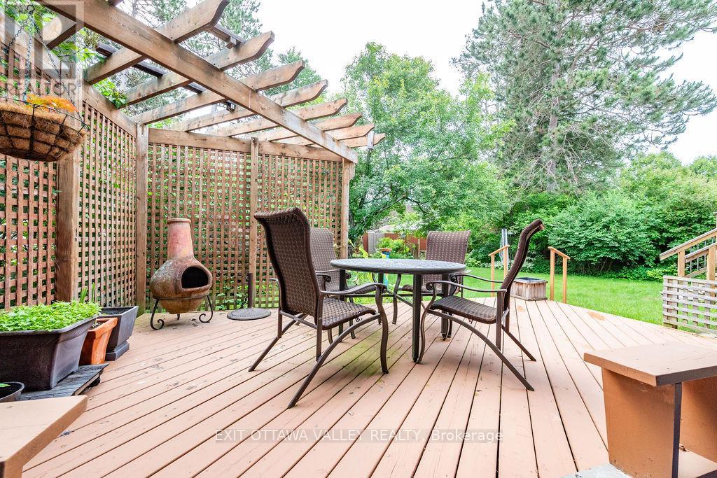 31 Claremount Road, Deep River, ON