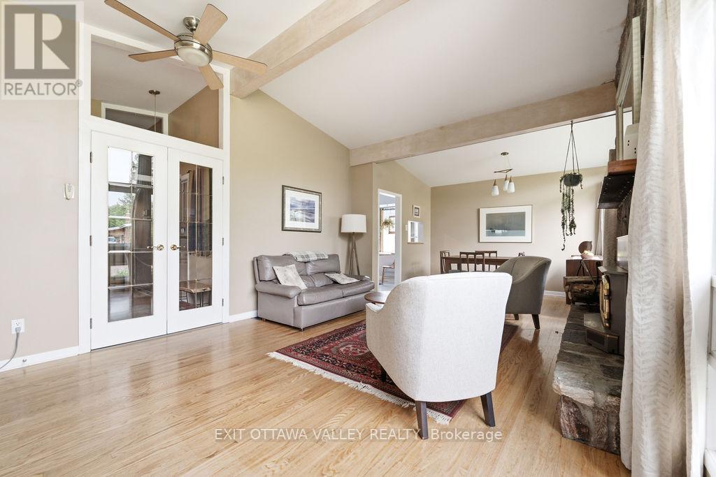 31 Claremount Road, Deep River, ON