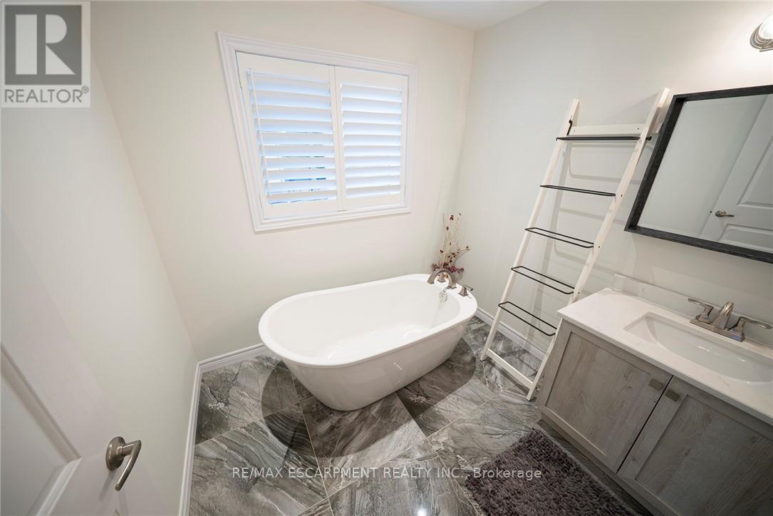 73 Eleanor Avenue, Hamilton, ON