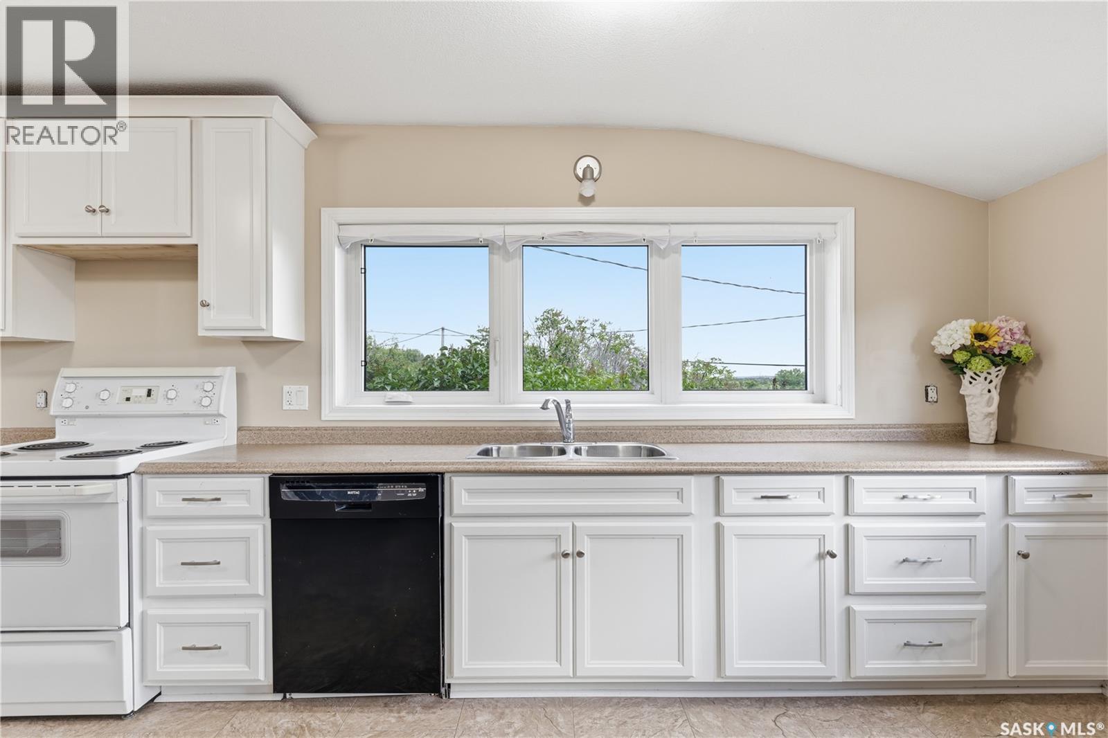 25 Qu'Appelle Drive W, Lumsden, SK