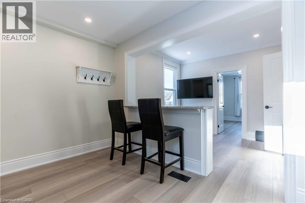 66 Queen Street W, Cambridge, ON