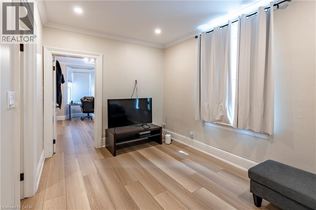 66 Queen Street W, Cambridge, ON