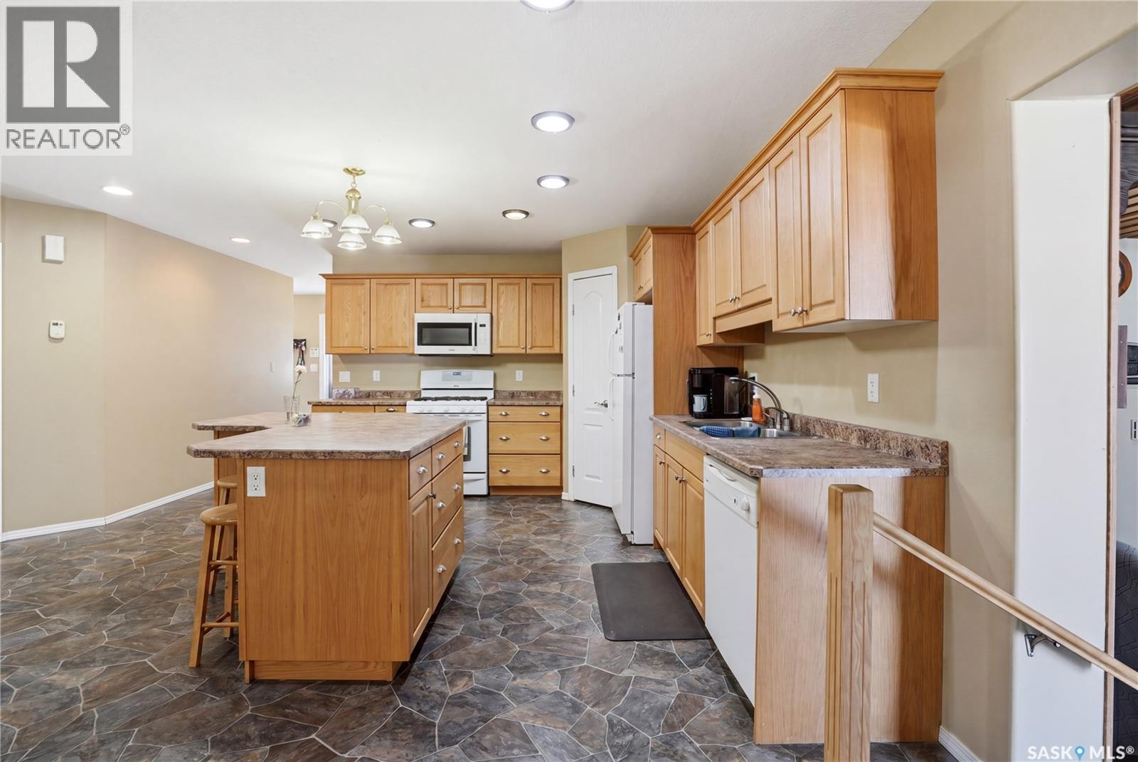 205 Bay Drive W, Christopher Lake, SK - Indoor Photo Showing Kitchen