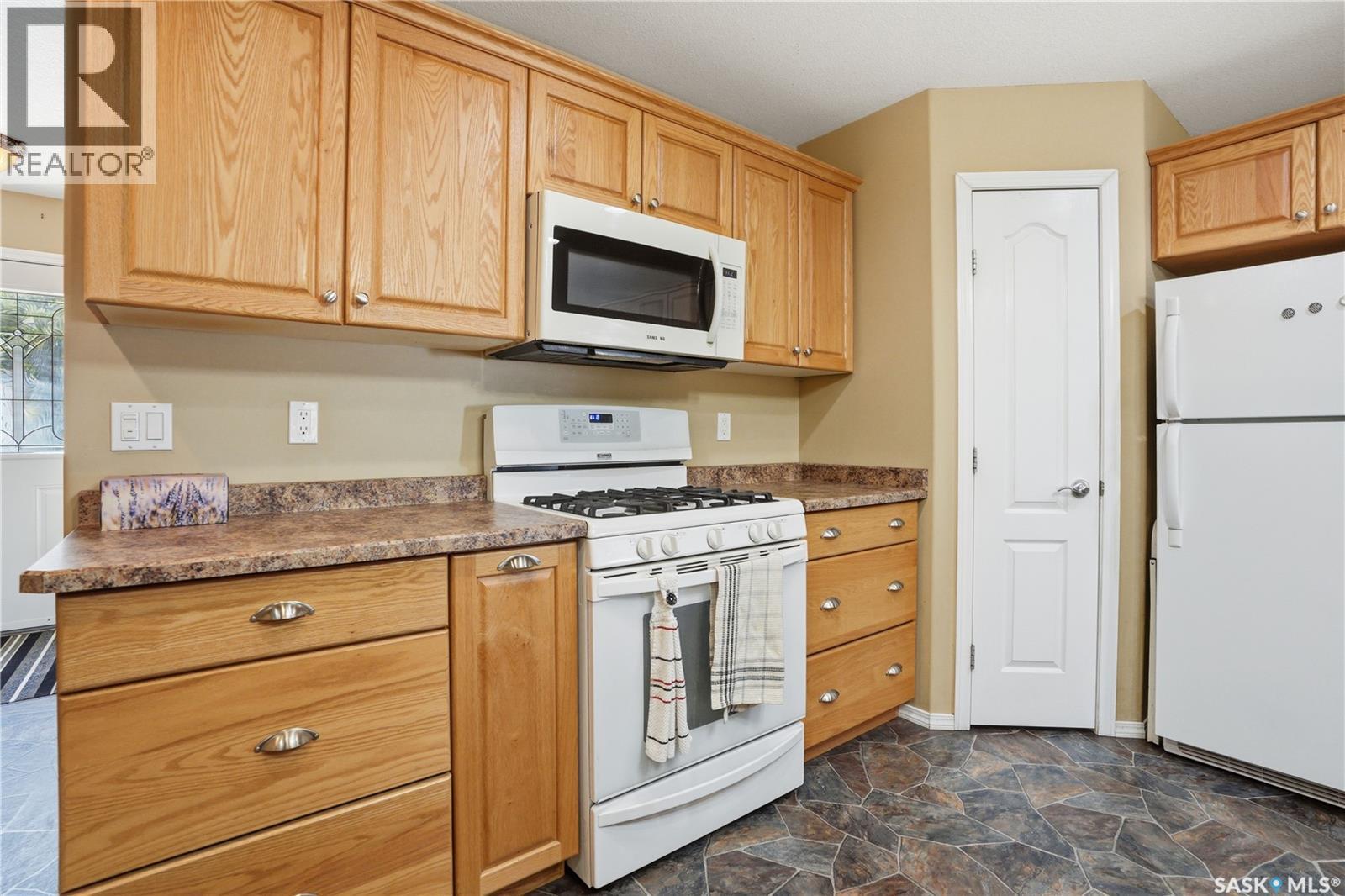 205 Bay Drive W, Christopher Lake, SK - Indoor Photo Showing Kitchen