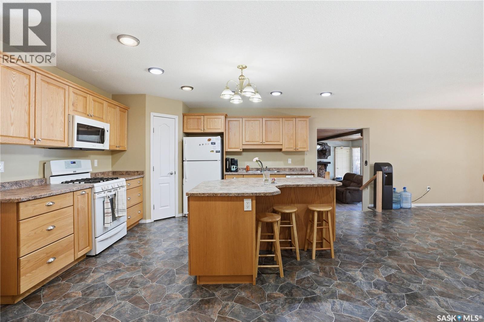 205 Bay Drive W, Christopher Lake, SK - Indoor Photo Showing Kitchen