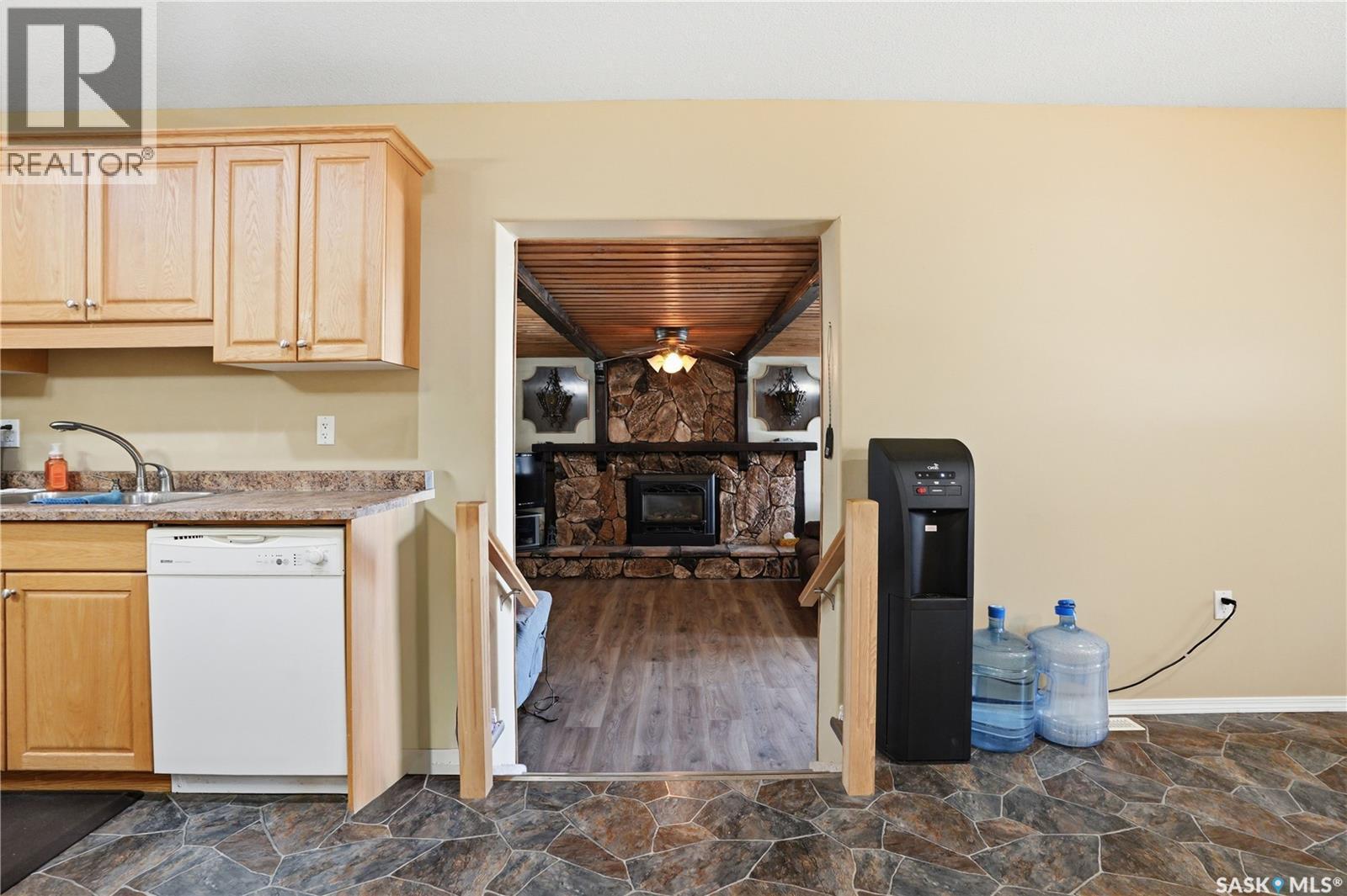 205 Bay Drive W, Christopher Lake, SK - Indoor Photo Showing Kitchen