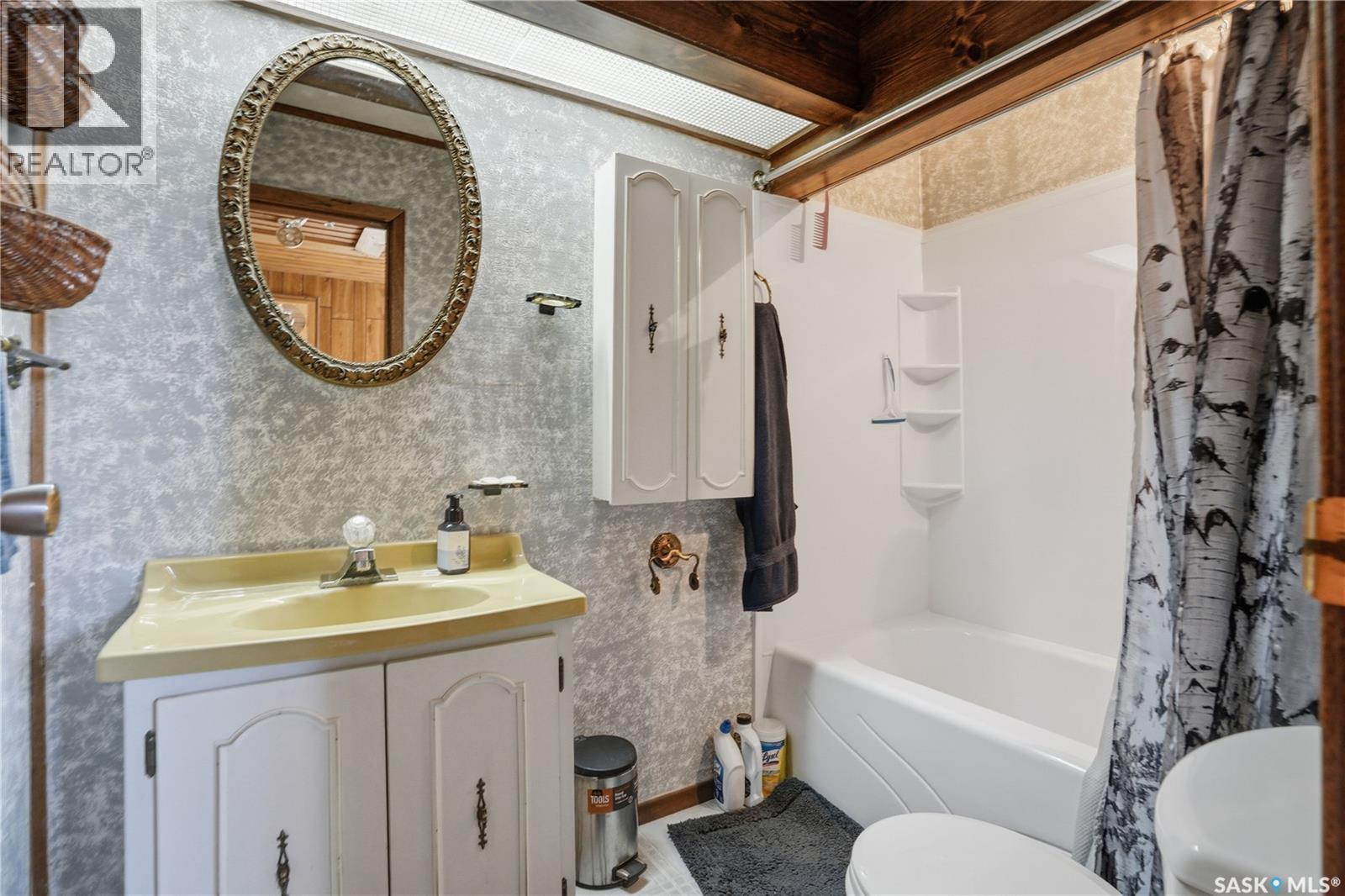 205 Bay Drive W, Christopher Lake, SK - Indoor Photo Showing Bathroom