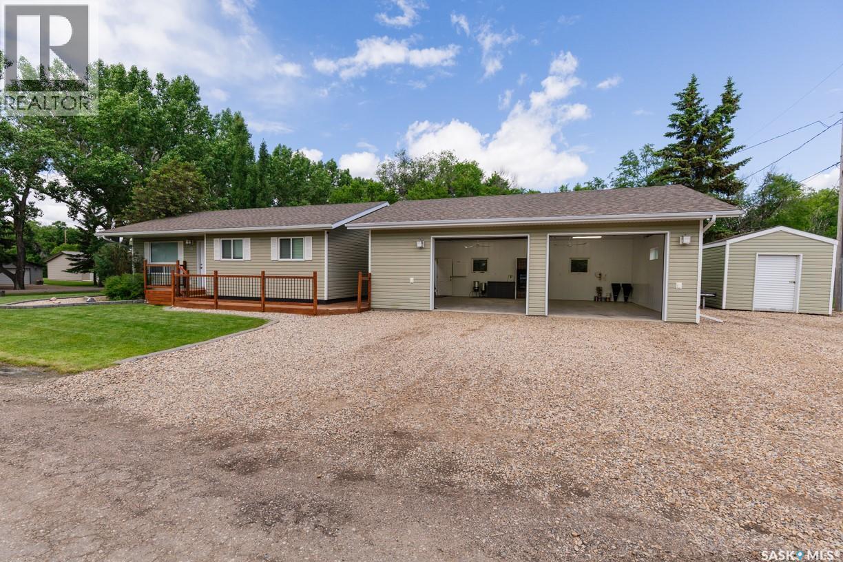 111 4Th Avenue, Coleville, SK - Outdoor