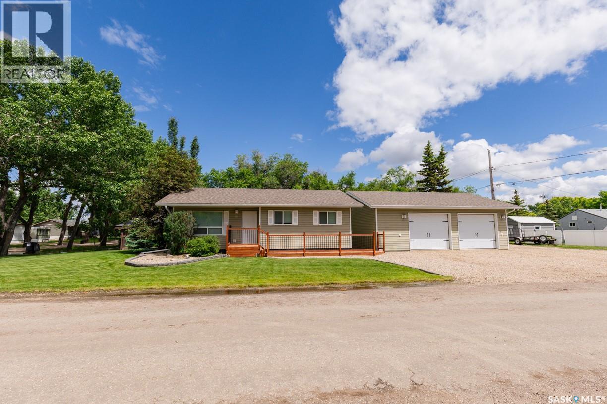 111 4Th Avenue, Coleville, SK - Outdoor