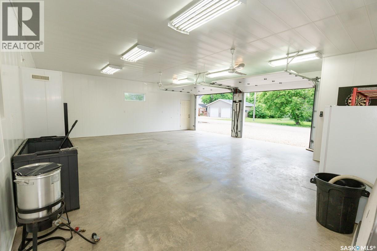 111 4Th Avenue, Coleville, SK - Indoor Photo Showing Other Room