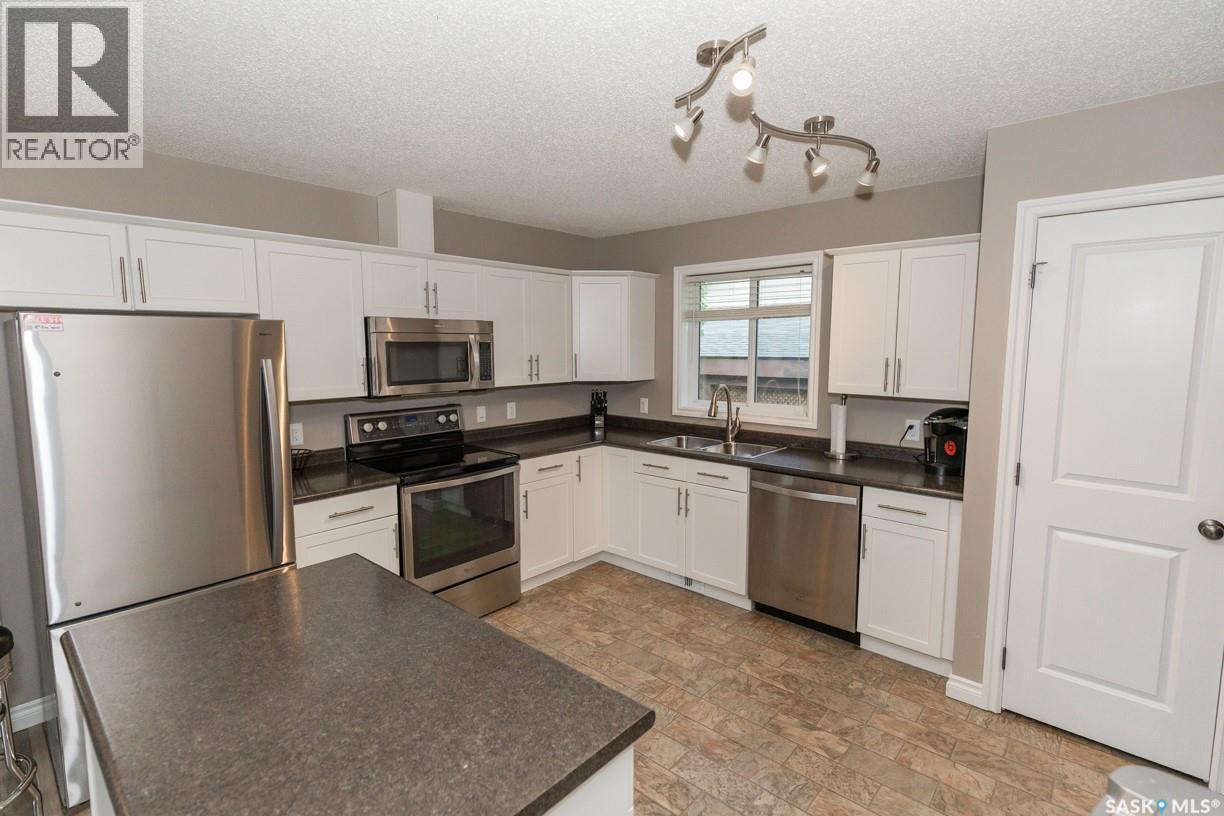 111 4Th Avenue, Coleville, SK - Indoor Photo Showing Kitchen