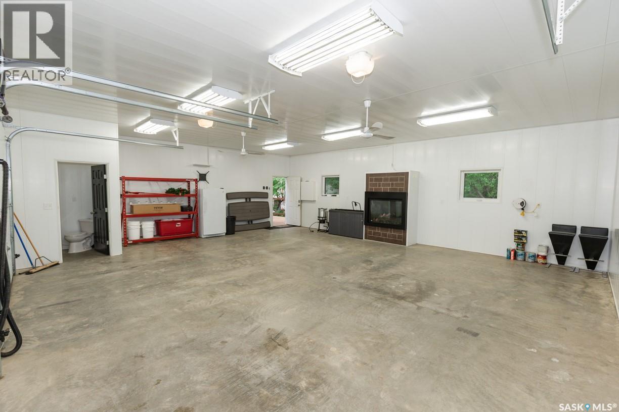 111 4Th Avenue, Coleville, SK - Indoor Photo Showing Garage