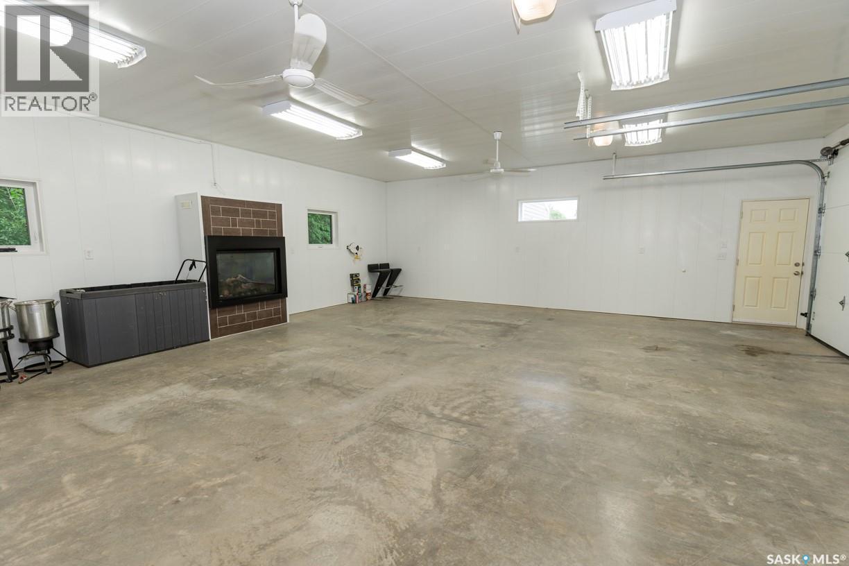111 4Th Avenue, Coleville, SK - Indoor Photo Showing Garage