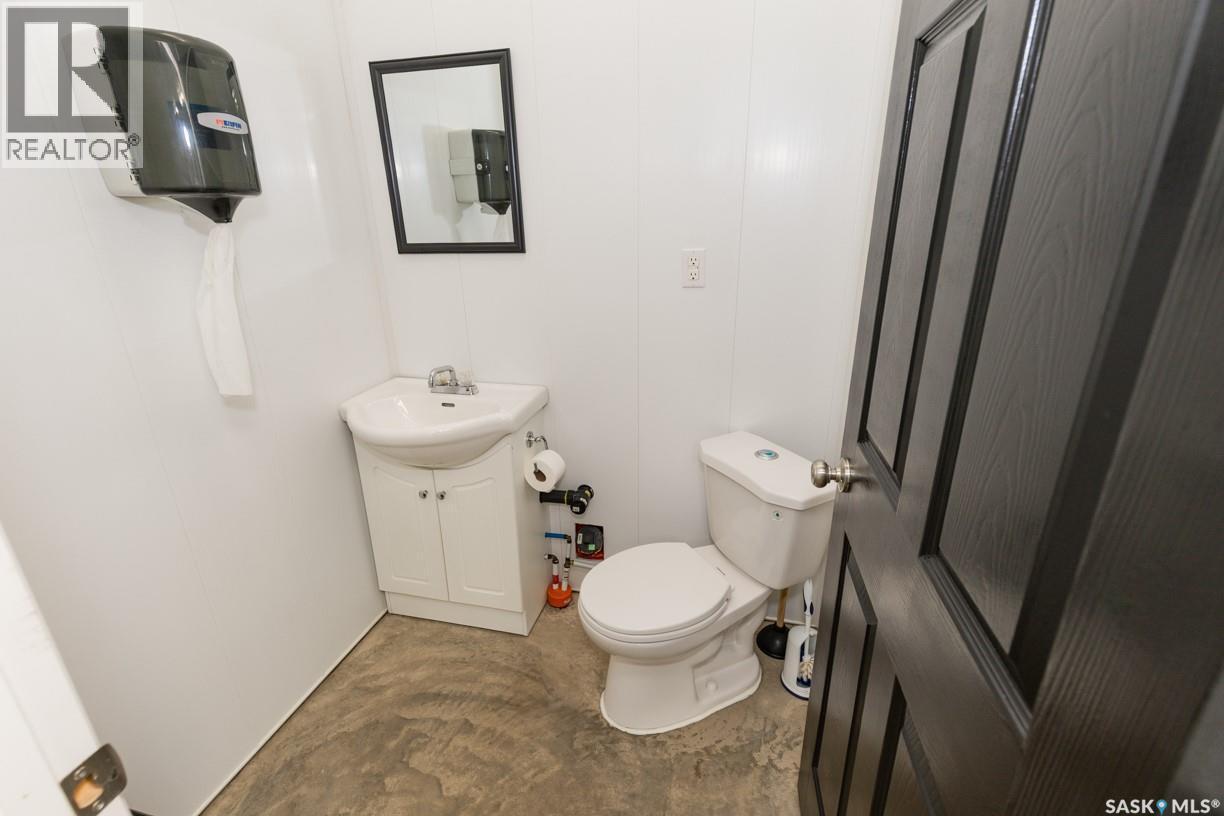 111 4Th Avenue, Coleville, SK - Indoor Photo Showing Bathroom