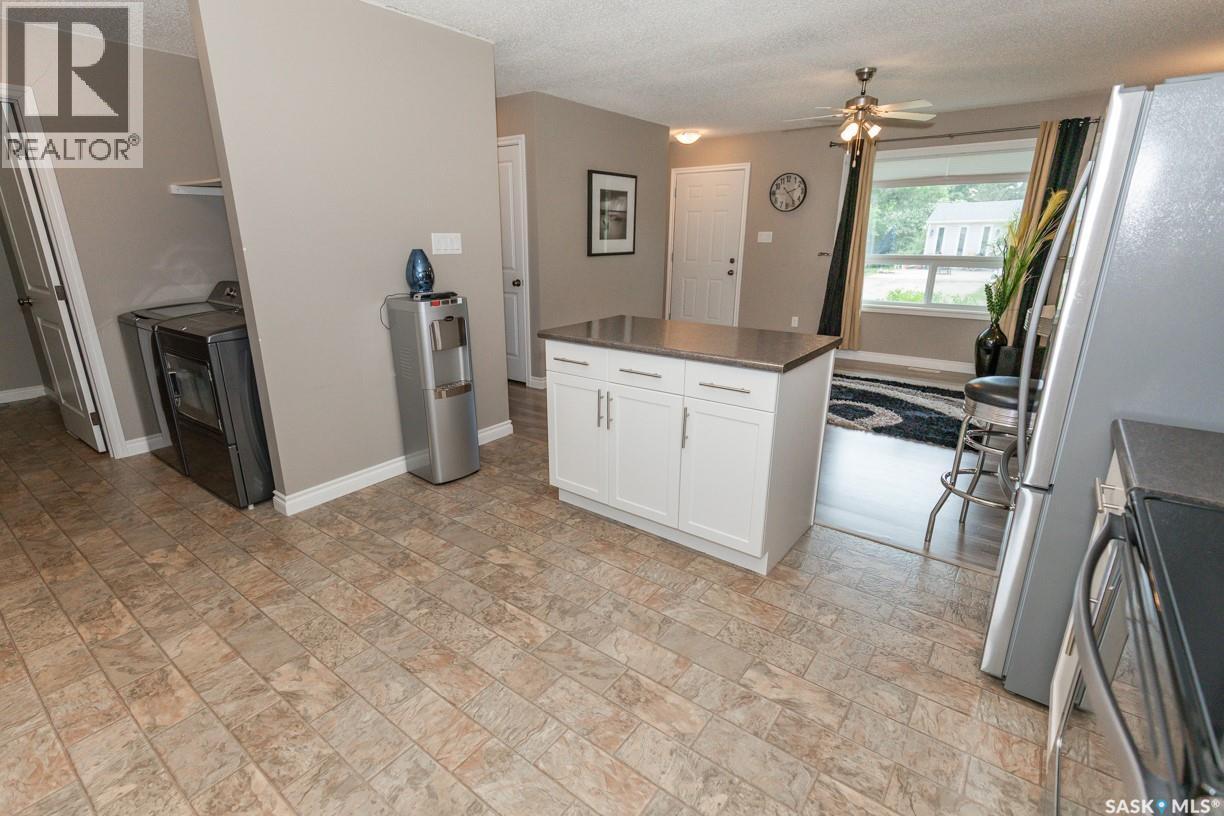 111 4Th Avenue, Coleville, SK - Indoor Photo Showing Kitchen