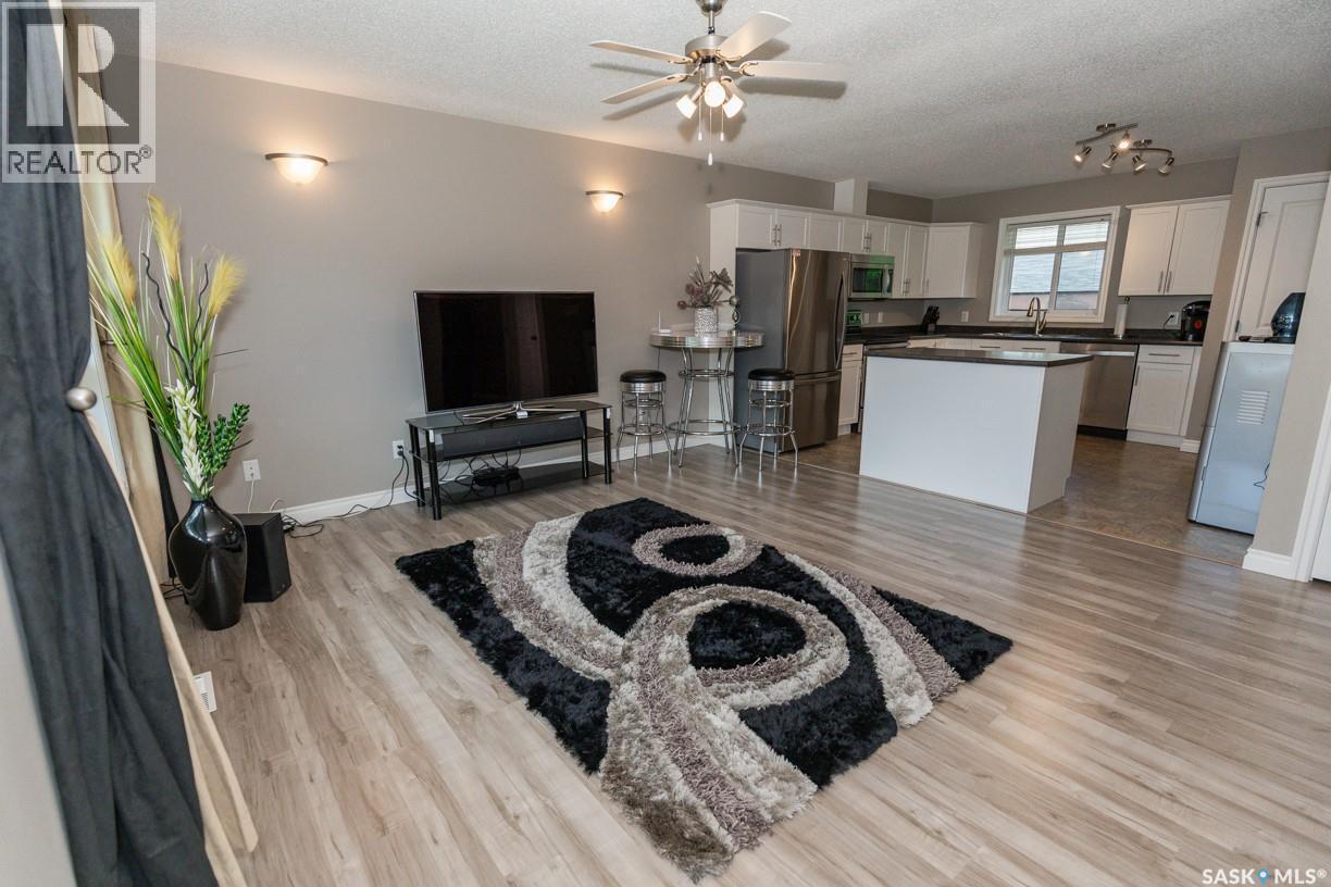 111 4Th Avenue, Coleville, SK - Indoor