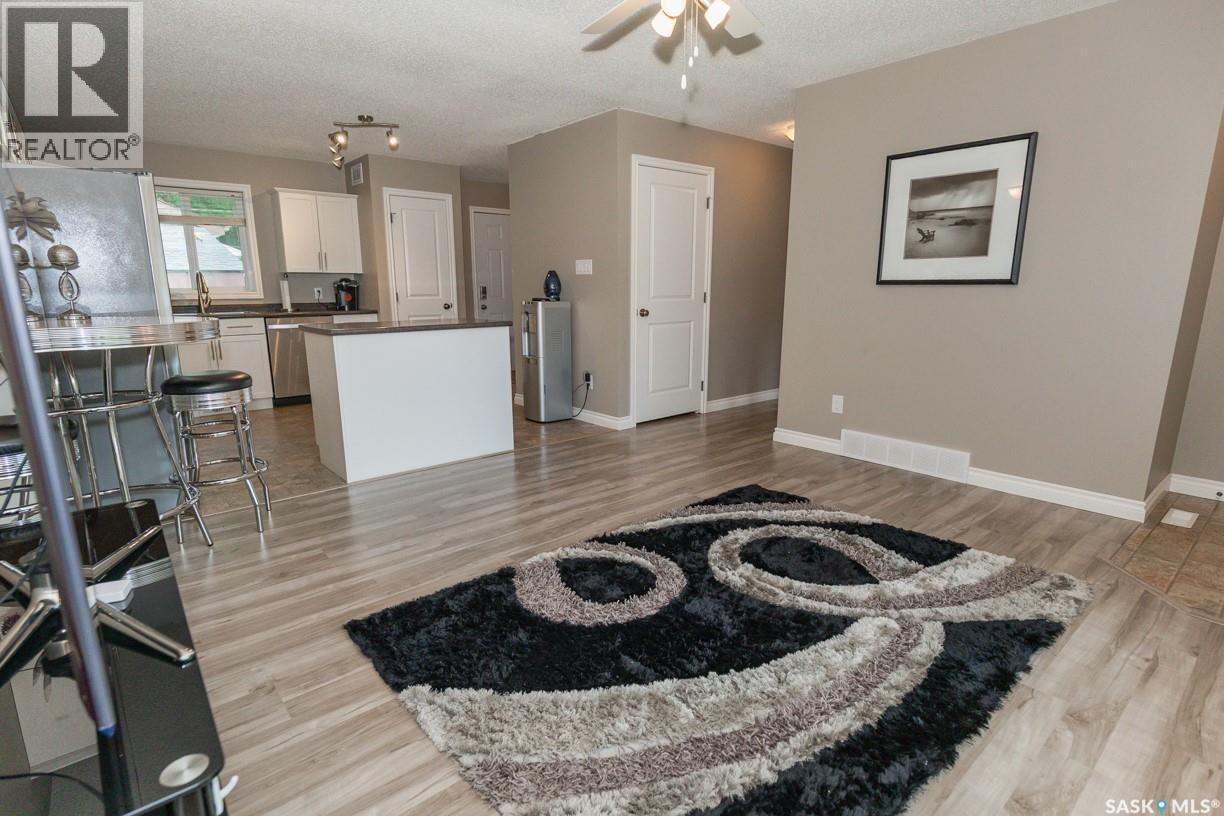 111 4Th Avenue, Coleville, SK - Indoor
