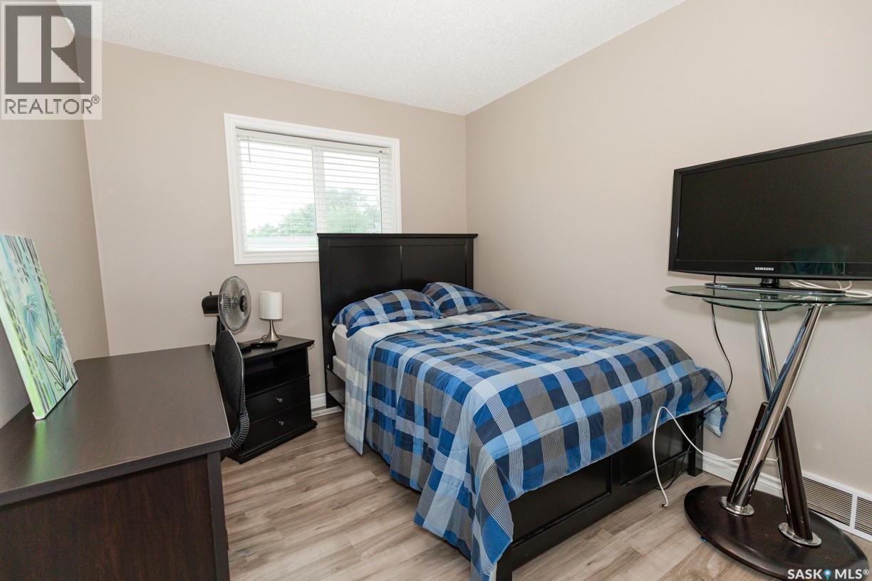 111 4Th Avenue, Coleville, SK - Indoor Photo Showing Bedroom