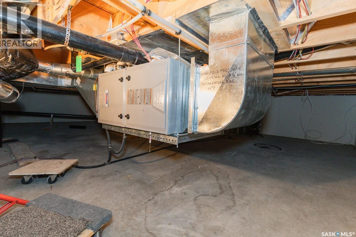 111 4Th Avenue, Coleville, SK - Indoor