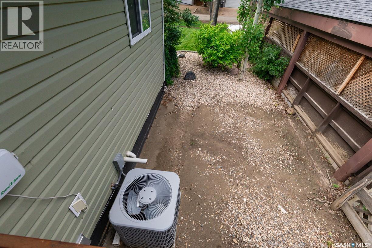111 4Th Avenue, Coleville, SK - Outdoor