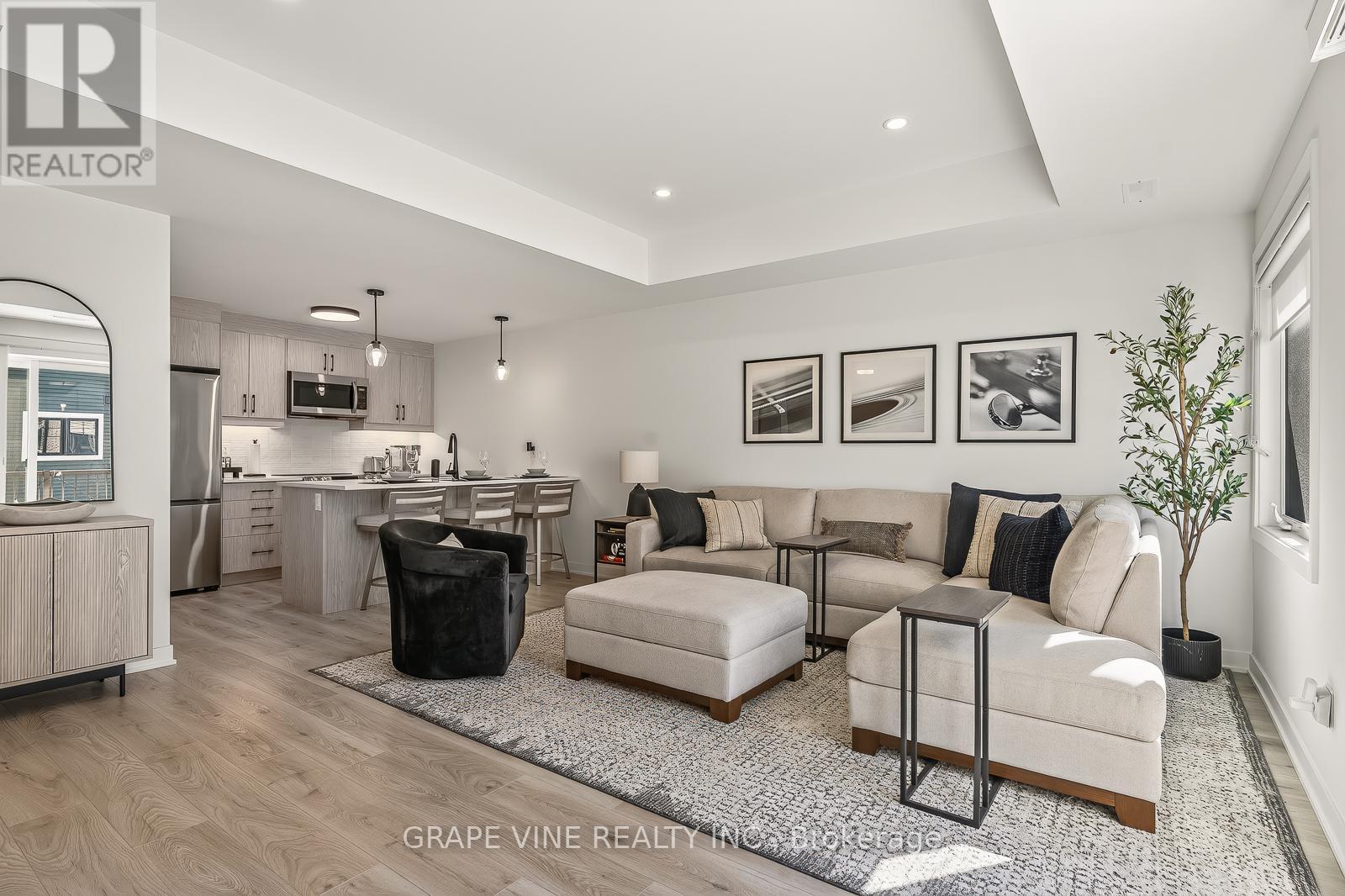 369 Olivenite Private, Ottawa, ON - Indoor Photo Showing Living Room