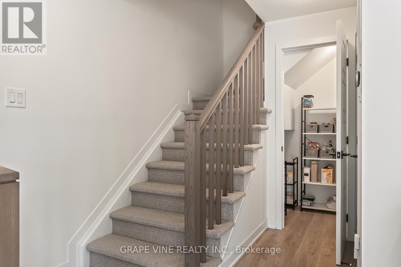 369 Olivenite Private, Ottawa, ON - Indoor Photo Showing Other Room