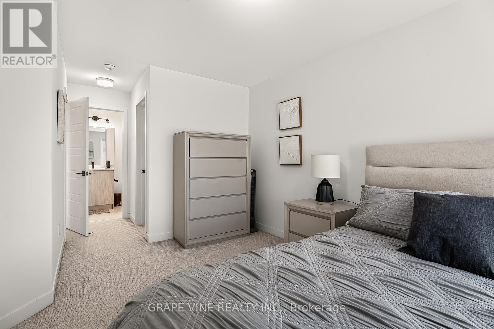 369 Olivenite Private, Ottawa, ON - Indoor Photo Showing Bedroom