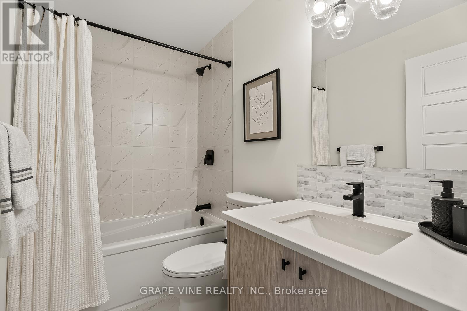 369 Olivenite Private, Ottawa, ON - Indoor Photo Showing Bathroom