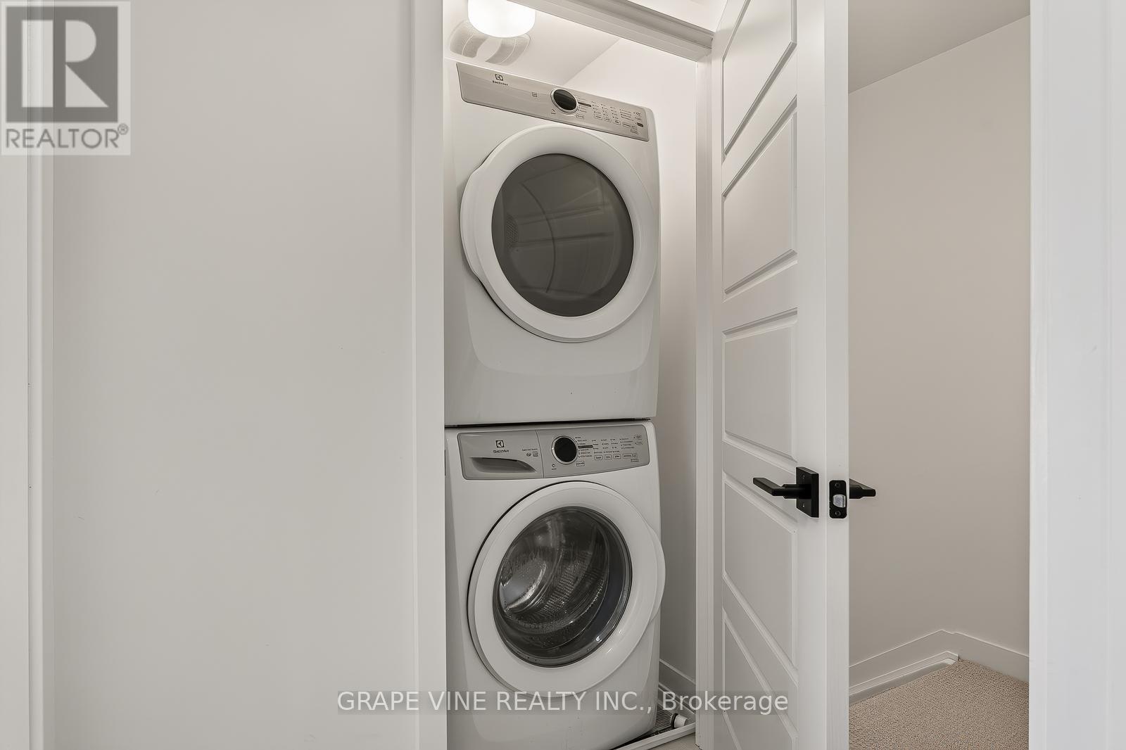 369 Olivenite Private, Ottawa, ON - Indoor Photo Showing Laundry Room