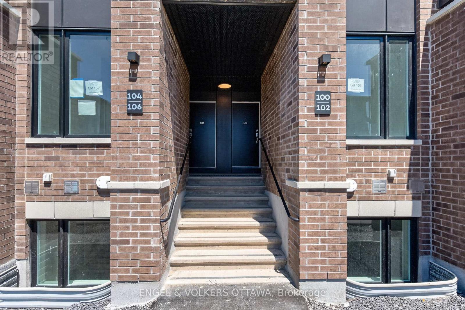 100 Stardust Private, Ottawa, ON