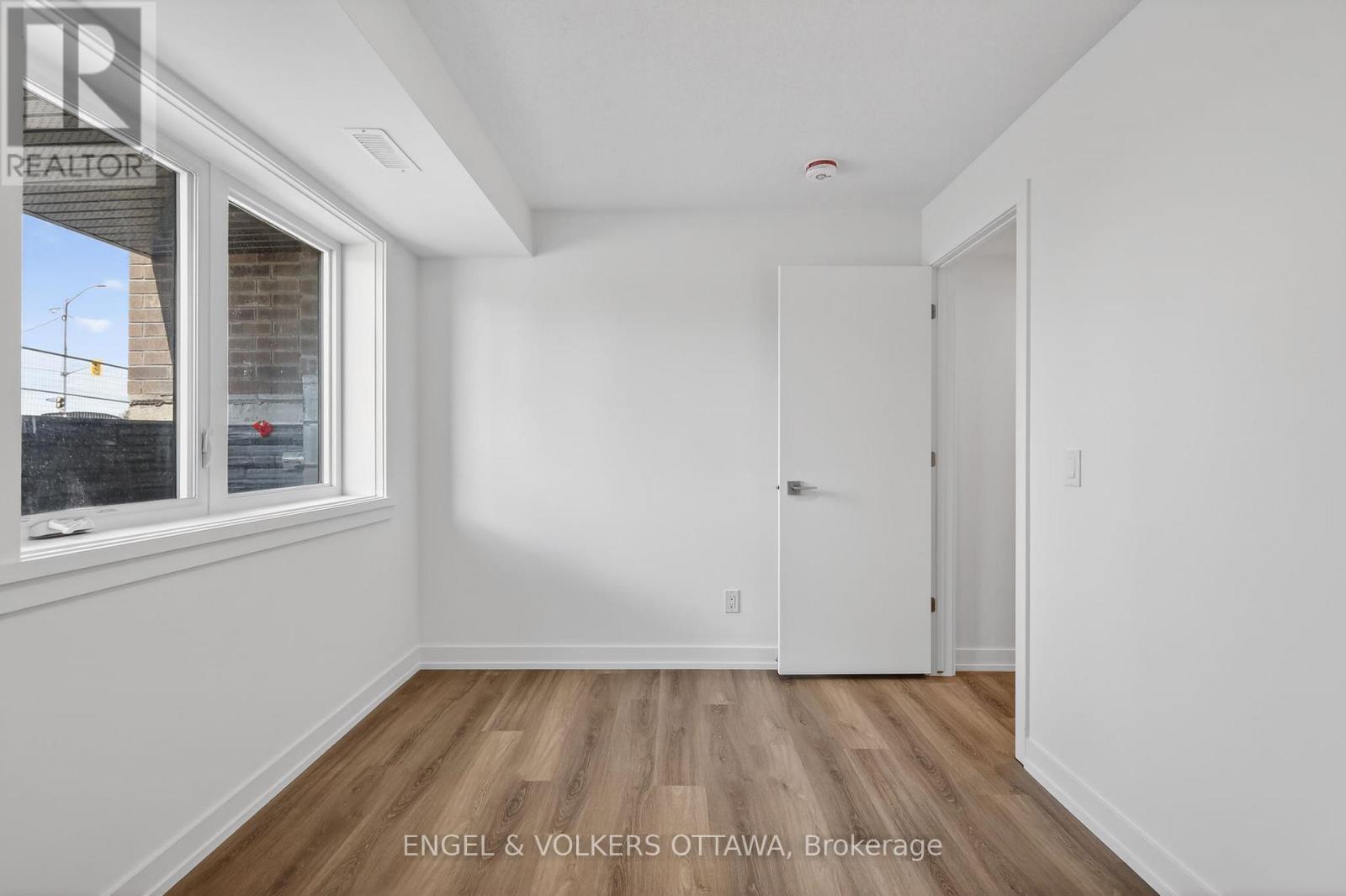 100 Stardust Private, Ottawa, ON