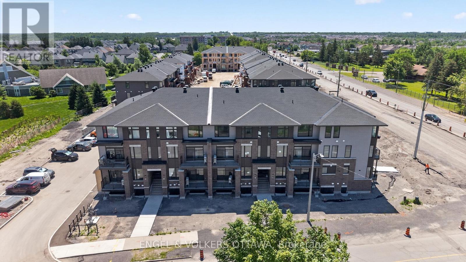 100 Stardust Private, Ottawa, ON