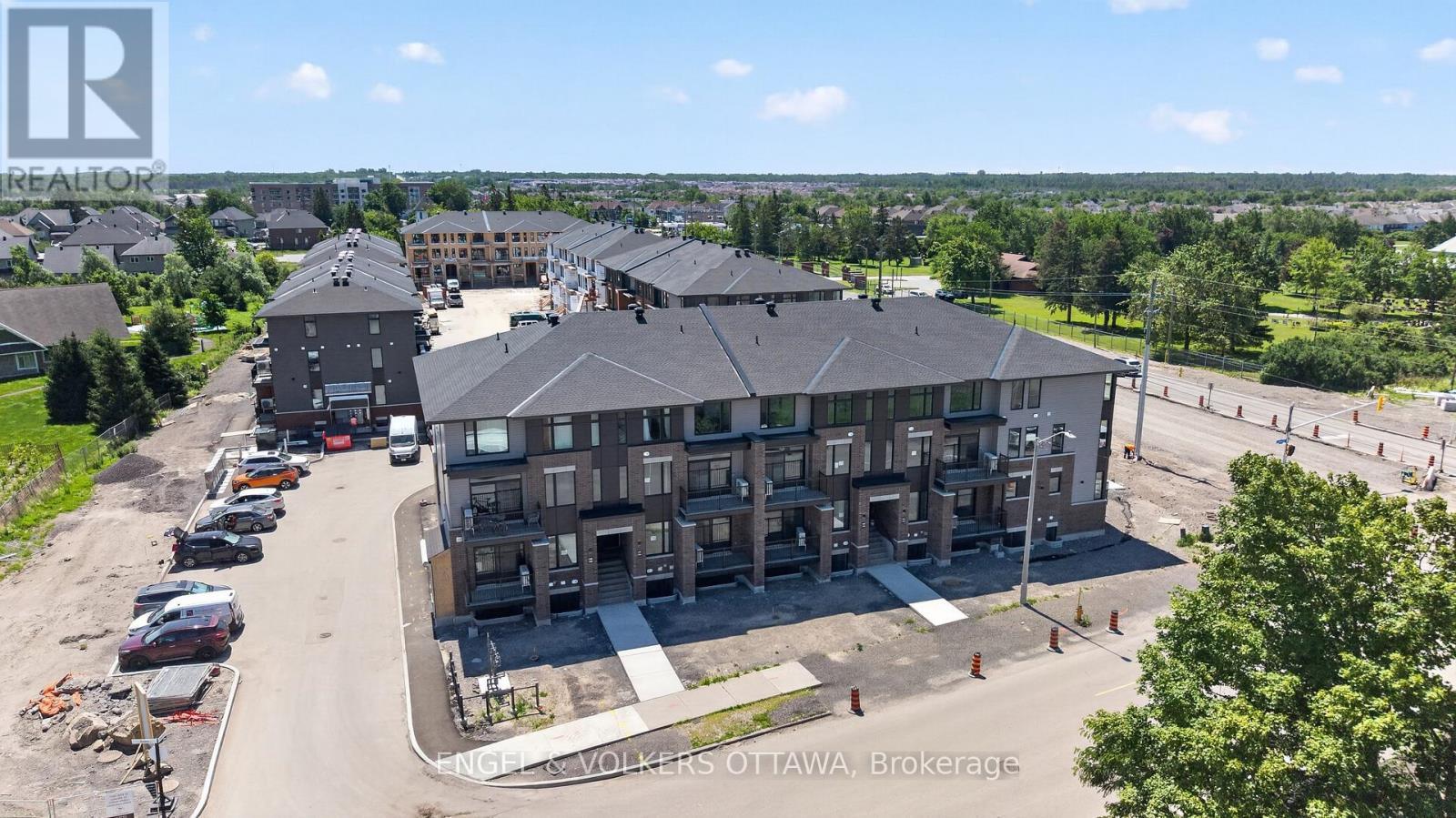 100 Stardust Private, Ottawa, ON