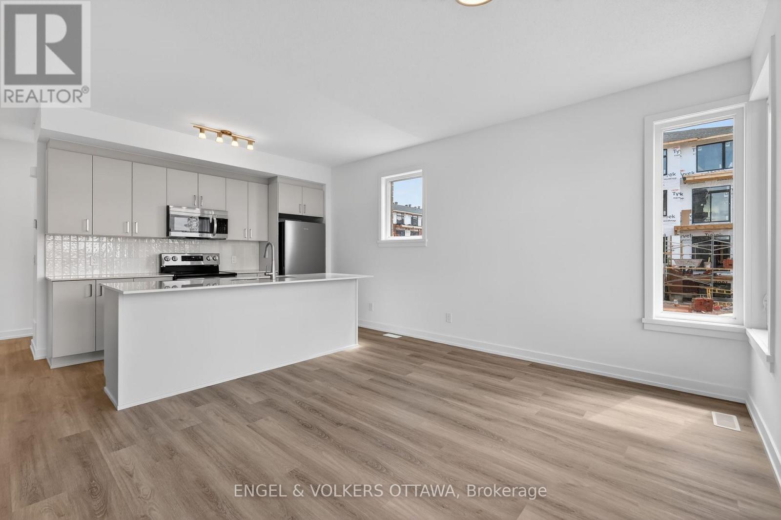 100 Stardust Private, Ottawa, ON