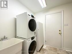 LAUN/MUDRM-ACCESS GARAGE -