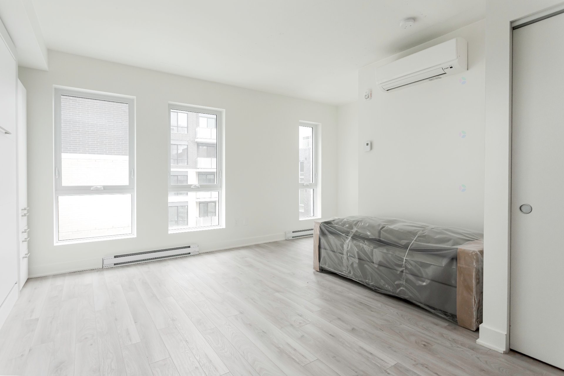 Salon - 902-1200 Rue Crescent, Montréal (Ville-Marie), QC