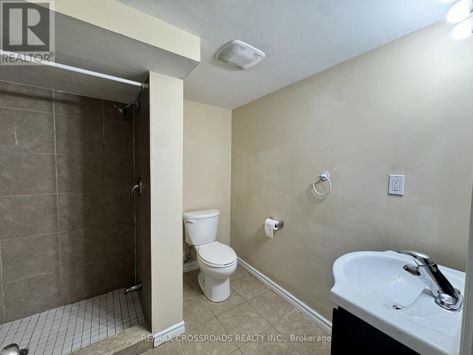 Lower - 21 Davis Road, Aurora, ON - Indoor Photo Showing Bathroom