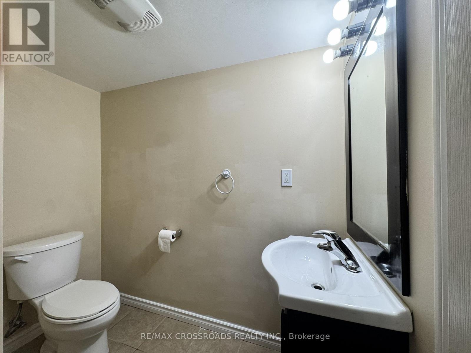 Lower - 21 Davis Road, Aurora, ON - Indoor Photo Showing Bathroom