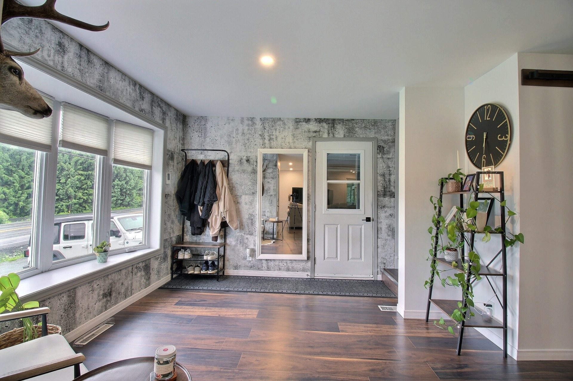 Mud Room - 650 Route 108 O., Saint-Éphrem-De-Beauce, QC