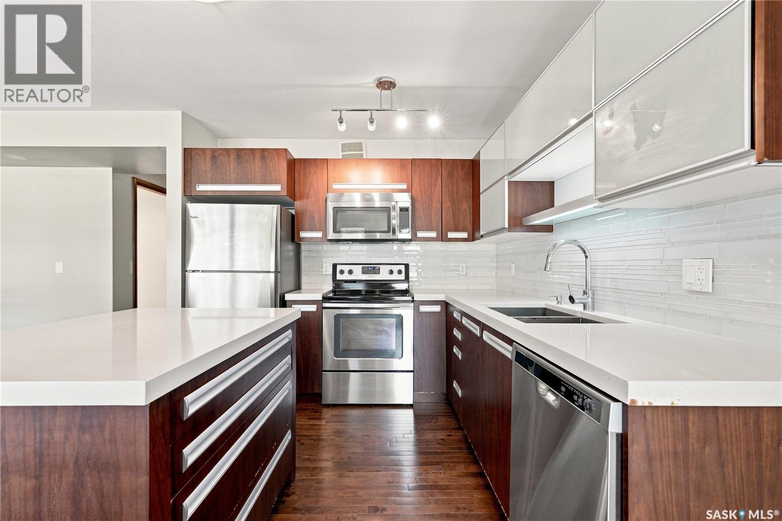203 1555 Paton Crescent, Saskatoon, SK - Indoor Photo Showing Kitchen With Stainless Steel Kitchen With Double Sink With Upgraded Kitchen