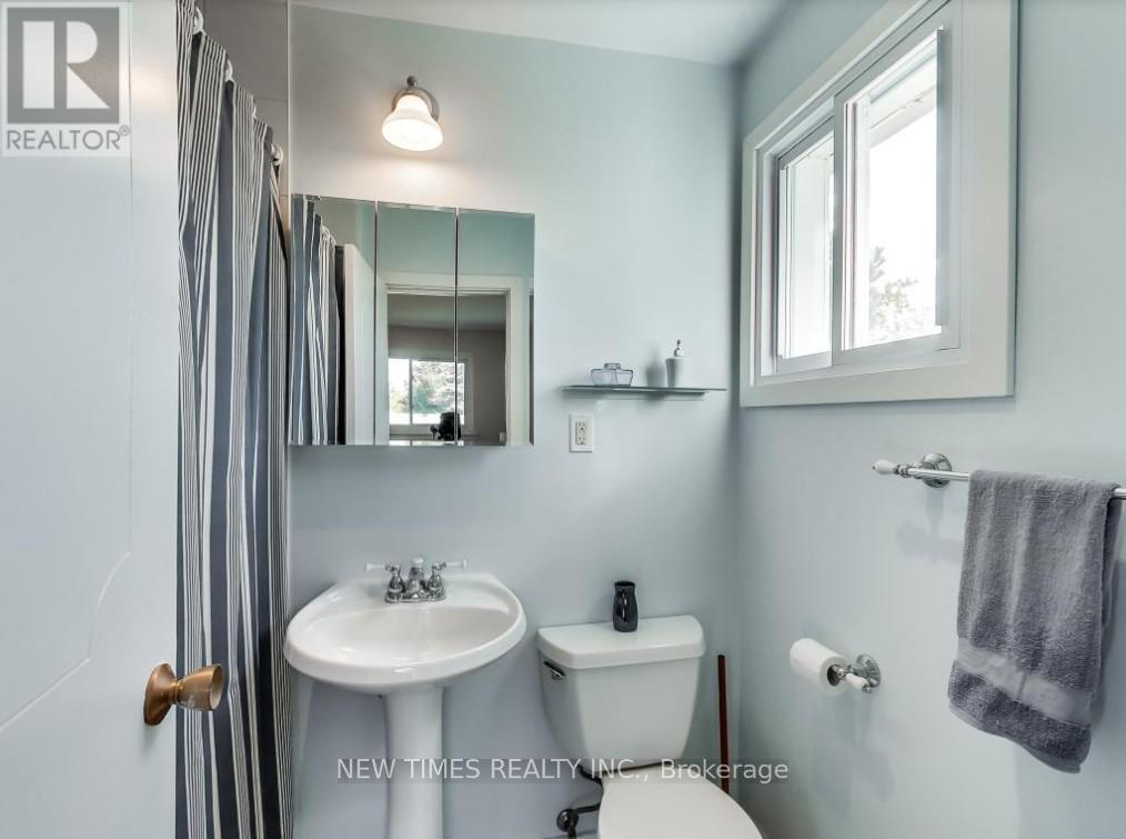 4 Ashstead Place, Toronto, ON