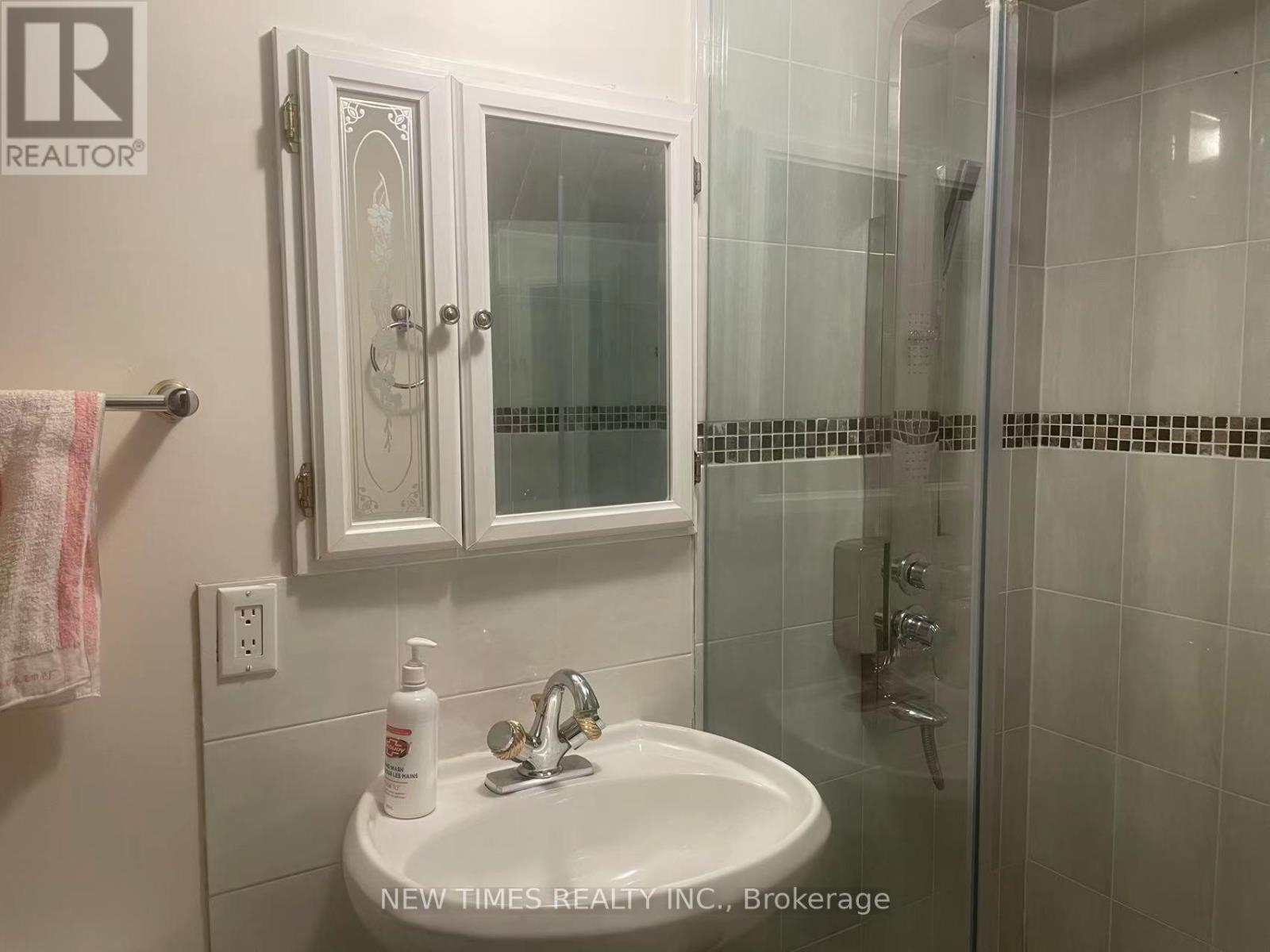 4 Ashstead Place, Toronto, ON
